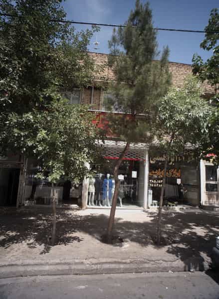 عکس فروشگاه پوشاک در انقلاب مشهد