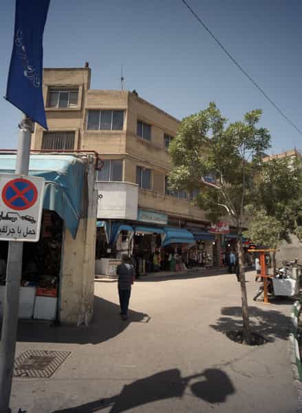 عکس فروشگاه پوشاک بچه گانه و نوزادی در بالا خیابان مشهد