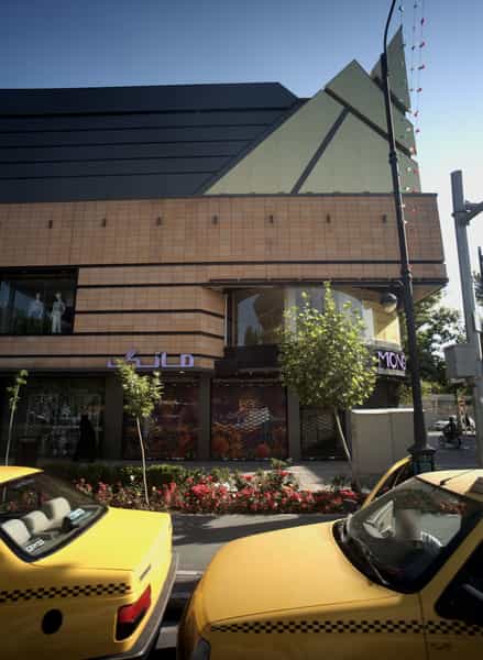 عکس فروشگاه پوشاک مانگ در بهشت مشهد