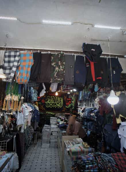 عکس فروشگاه پوشاک در پایین خیابان مشهد