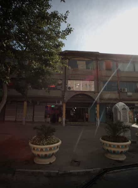 عکس فروشگاه پوشاک در پایین خیابان مشهد