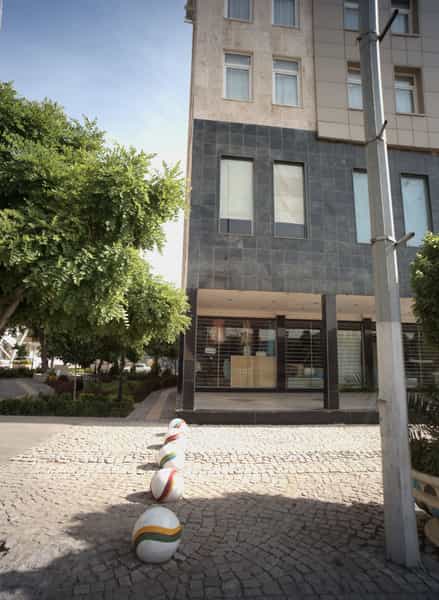 عکس فروشگاه پوشاک در پایین خیابان مشهد