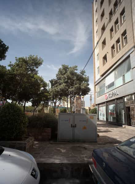 عکس فروشگاه پوشاک کورال در پایین خیابان مشهد