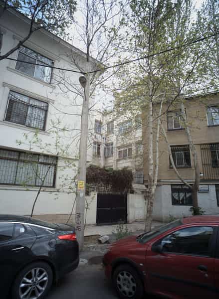 عکس دکتر زهرا زاهدی در داراباد تهران