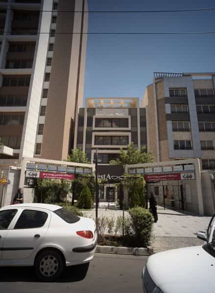 عکس اپتومتریست مهرناز نیکرو در هنرستان مشهد