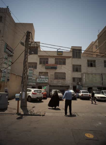 عکس دکتر جاوید حسینی در ولیعصر جنوبی تهران