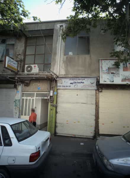 عکس دکتر ناصر بابایی در ولیعصر شمالی تهران