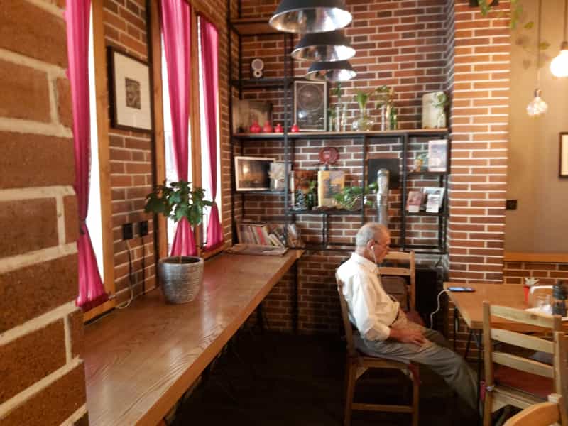 عکس کافه رستوران بان در نازبند اصفهان