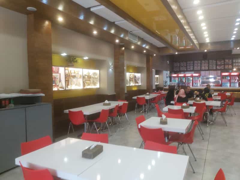 عکس مجموعه غذایی آتور در نقش جهان اصفهان