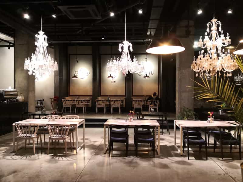 عکس رستوران چراغان در دریاچه شهدای خلیج فارس تهران