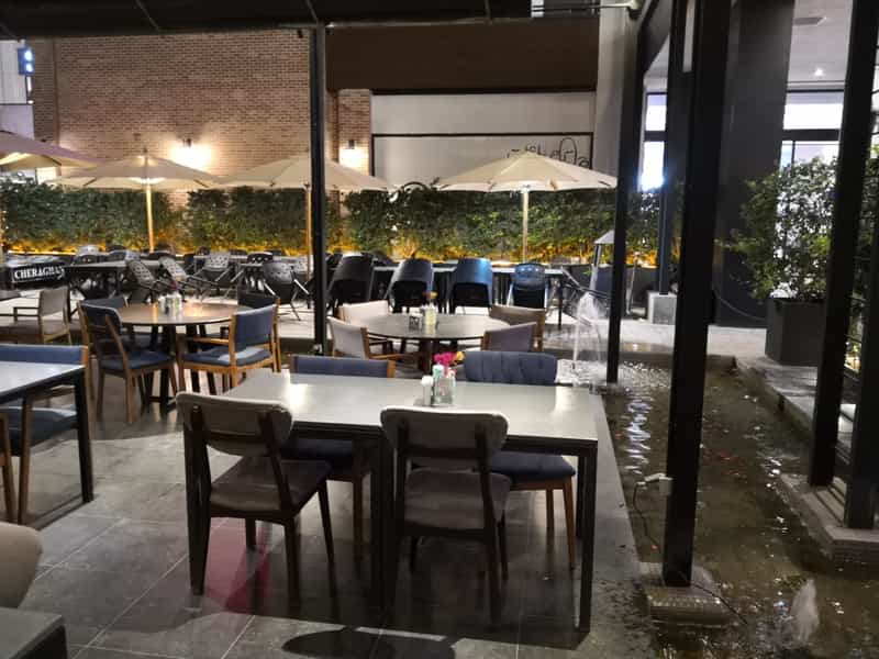 عکس رستوران چراغان در دریاچه شهدای خلیج فارس تهران