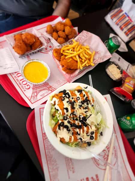 عکس رستوران قلب طلائی در سپهر تهران