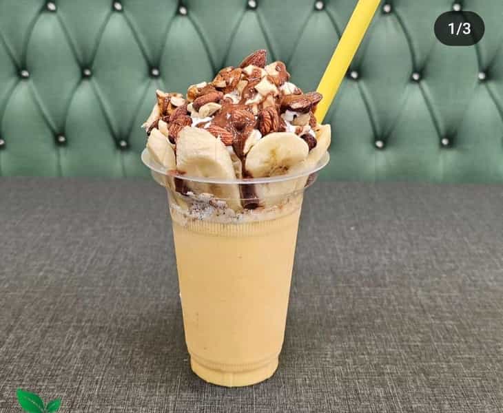 عکس آبمیوه کارمانیا در فرامرز عباسی مشهد