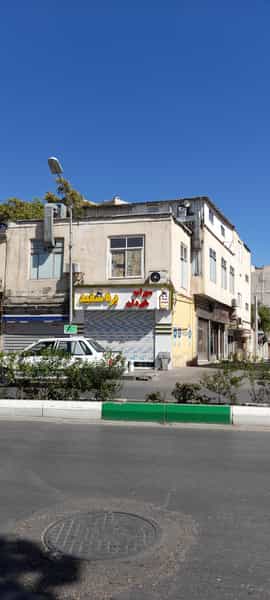 عکس سیراب شیردان بره سفید در جنت مشهد