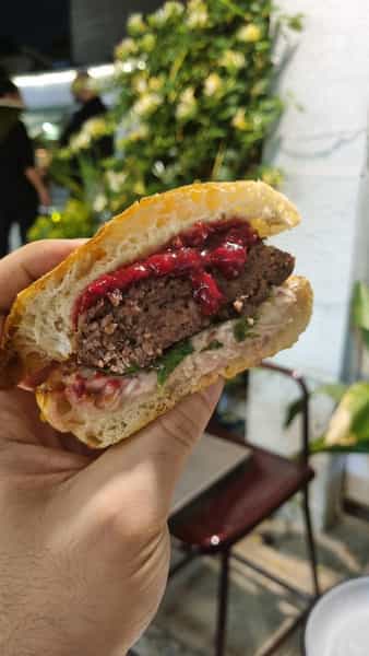 عکس رستوران بنفشی در گاندی تهران