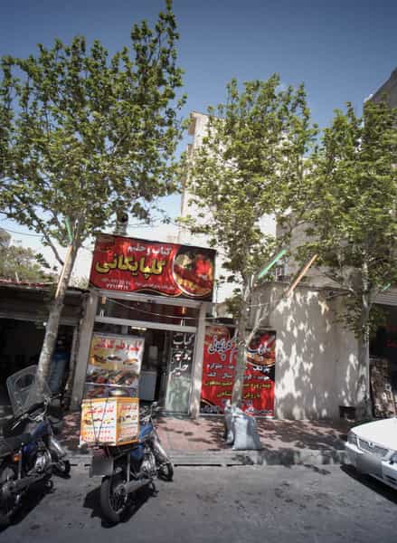 عکس کباب و حلیم گلپایگانی در خاک سفید تهران