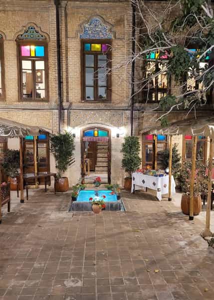 عکس سنت سرای احمدیان در بالا خیابان مشهد