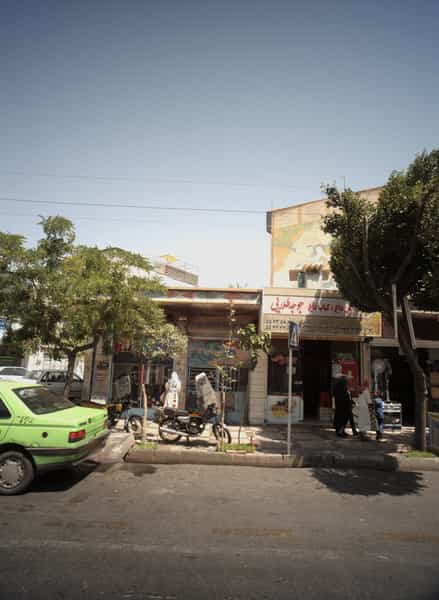 عکس رستوران جوجه طلایی در امامزاده حسن 