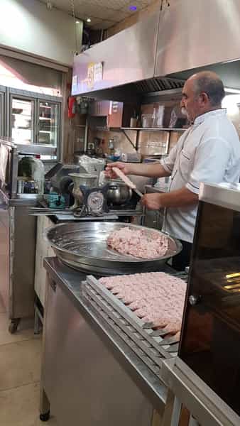 عکس کبابی خان بابا در استخر 