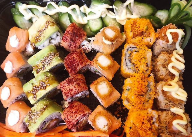 عکس تی سیتی سوشی سیتی کترینگ اهورا در کاشانک 