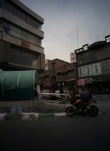 چلوکبابی گلها در خواجه نصیر طوسی تهران