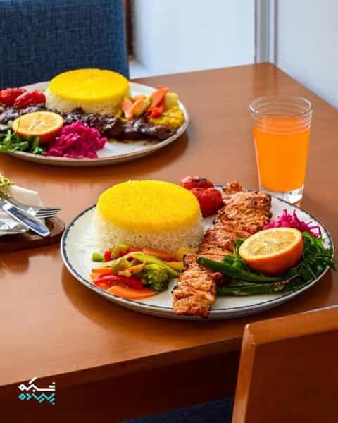 عکس سرای سنتی طجرشت در حکمت تهران