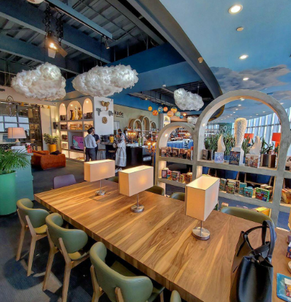 عکس فودکورت اُپال در آسمان تهران