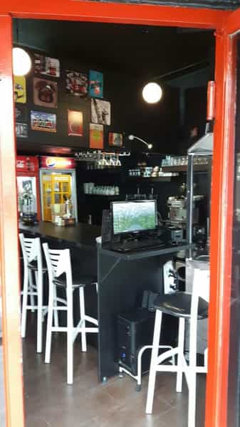 عکس کافه برگر ن در سنایی تهران