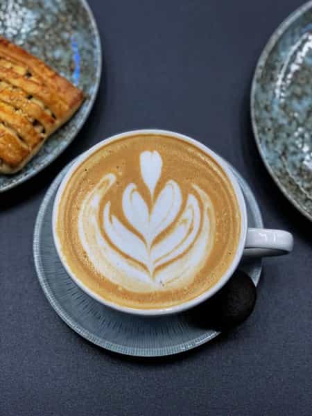 عکس کافه نایروبی در حصار بوعلی 