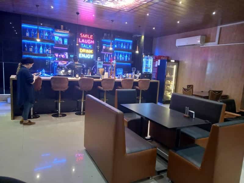 عکس کافه رستوران ژوانی در جهان شهر کرج