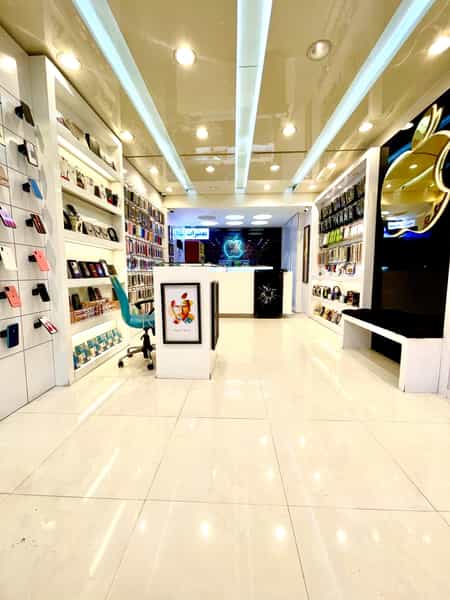 عکس اپل استور آقایی در سجاد شهر مشهد