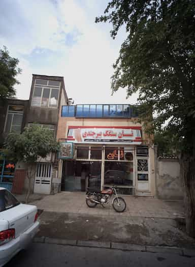 نان سنگک بیرجندی در کارگران مشهد