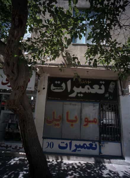 عکس تعمیرات تخصصی موبایل 90 در رده مشهد