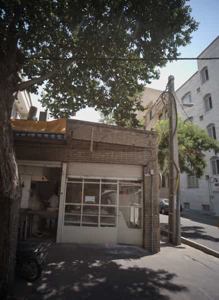 عکس نانوایی در آبشار تهران