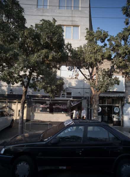 عکس نان تک ولی عصر در ولیعصر جنوبی تهران