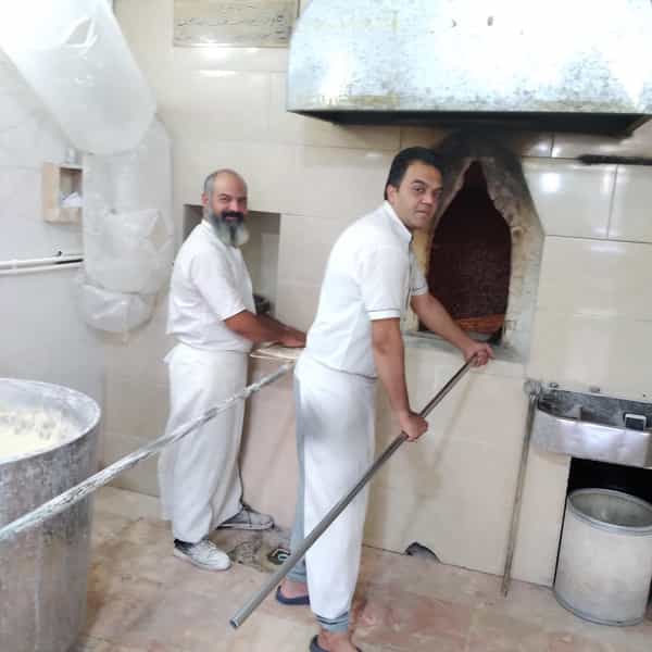 عکس نان سنگک سلامت در خاک سفید تهران