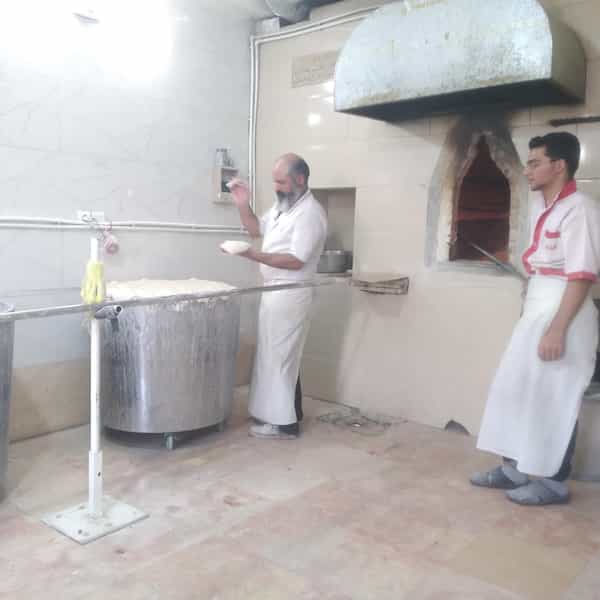 عکس نان سنگک سلامت در خاک سفید تهران