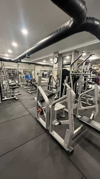 عکس باشگاه بدنسازی گلدن راک شهرک ایثار شیراز