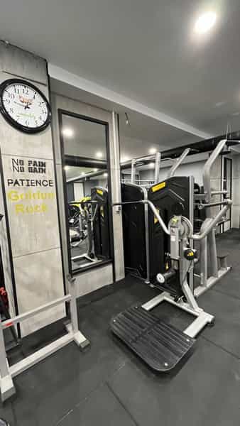 عکس باشگاه بدنسازی گلدن راک شهرک ایثار شیراز