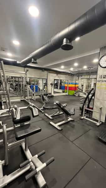 عکس باشگاه بدنسازی گلدن راک شهرک ایثار شیراز