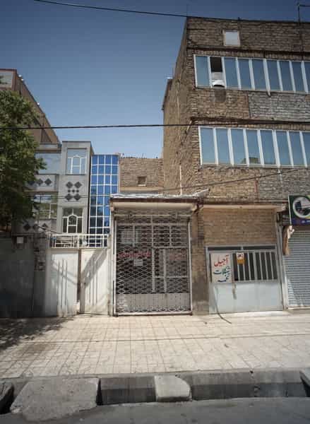 عکس خیاطی یوسفی در انقلاب مشهد