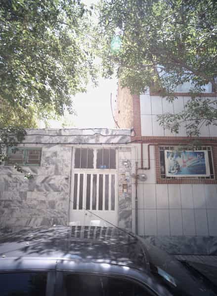 عکس خیاطی هلیا در انقلاب مشهد