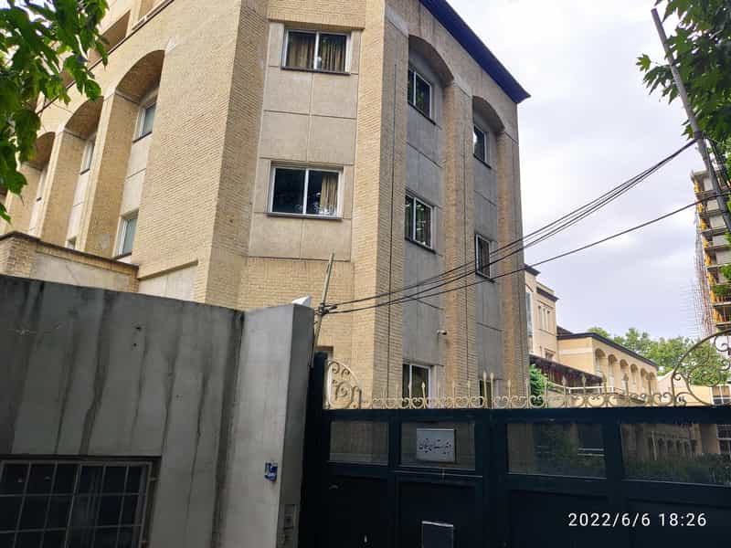 عکس دبیرستان پسرانه نیکان در الهیه تهران