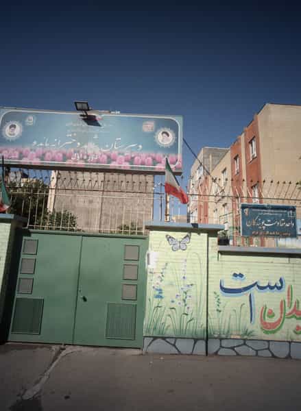 عکس دبیرستان شاهد دخترانه مائده در بهاران مشهد