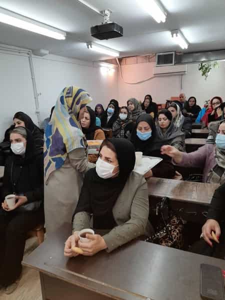 عکس دبیرستان دخترانه مهر دانش در تولید دارو تهران