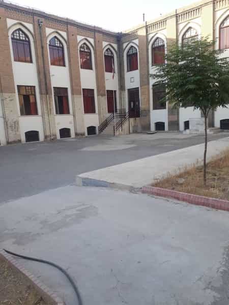 عکس دبیرستان پسرانه هیئت امنایی شهید صدر در فردوسی تهران
