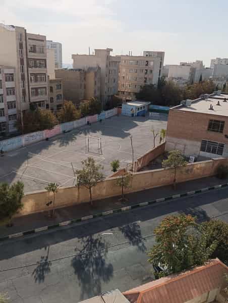 عکس دبیرستان امام خمینی (ره) در شهران جنوبی تهران