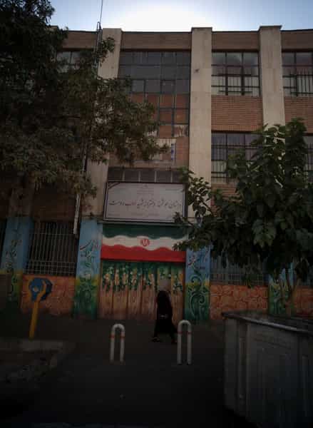عکس دبستان هوشمند دخترانه شهید ادب دوست در طیب تهران