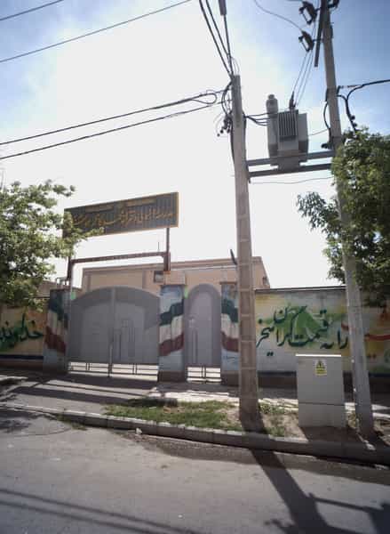عکس مدرسه راهنمایی دخترانه محمد کاظم هوشنگی در انقلاب مشهد