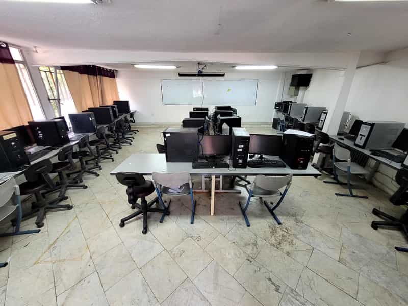 عکس دبیرستان دوره اول دخترانه مشکات شاهد در دروس تهران